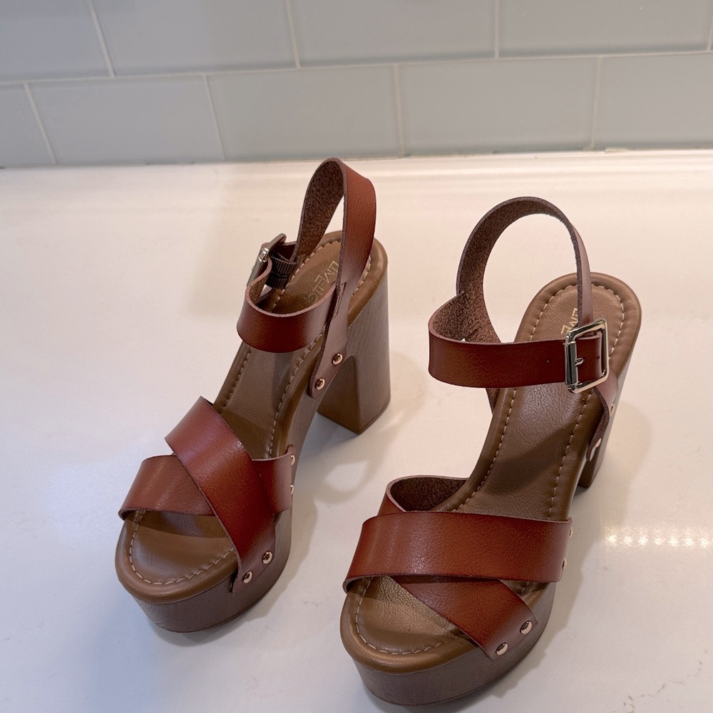 Limelight Tan Platform Sandals
